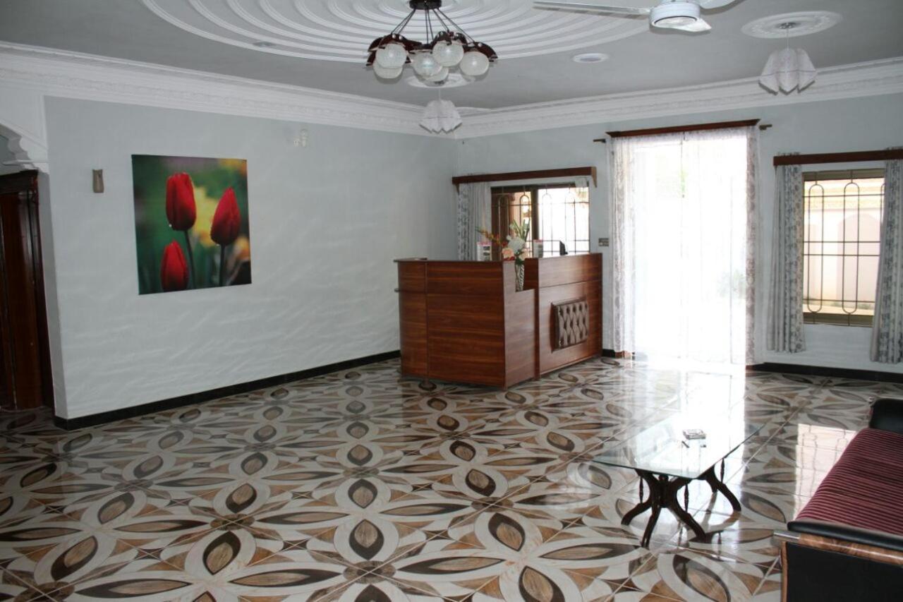 Tulip Guest House Abbottabad Exteriör bild